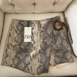 NWT Zara Skort